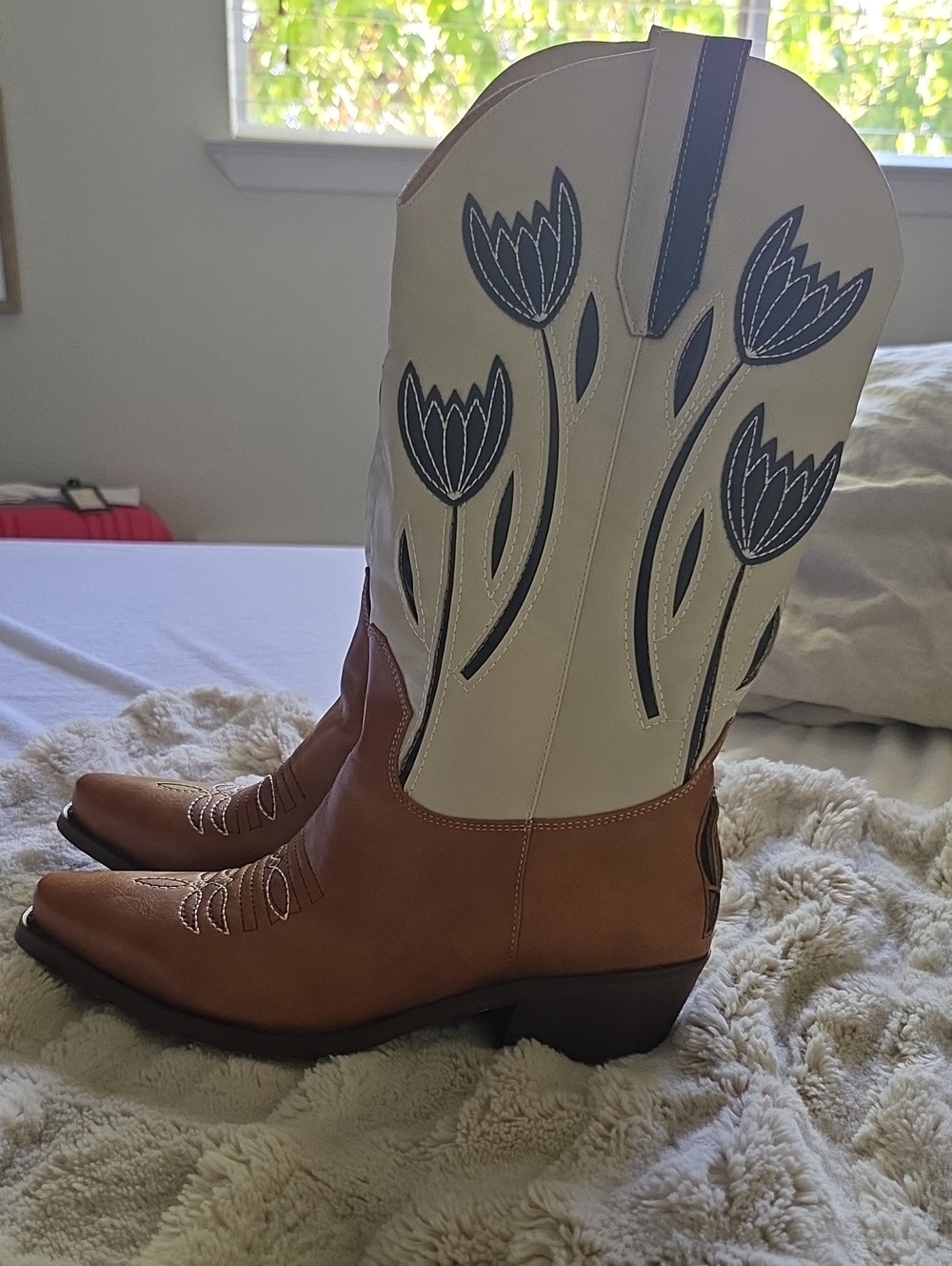 Classic Two-Tone Western Cowgirl Boots - Brown and Cream